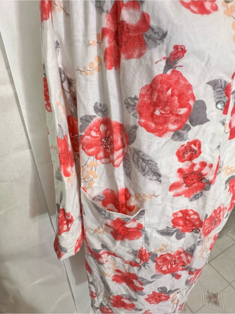 Floral Coral and White Quilted Robe - Picture 6 of 13
